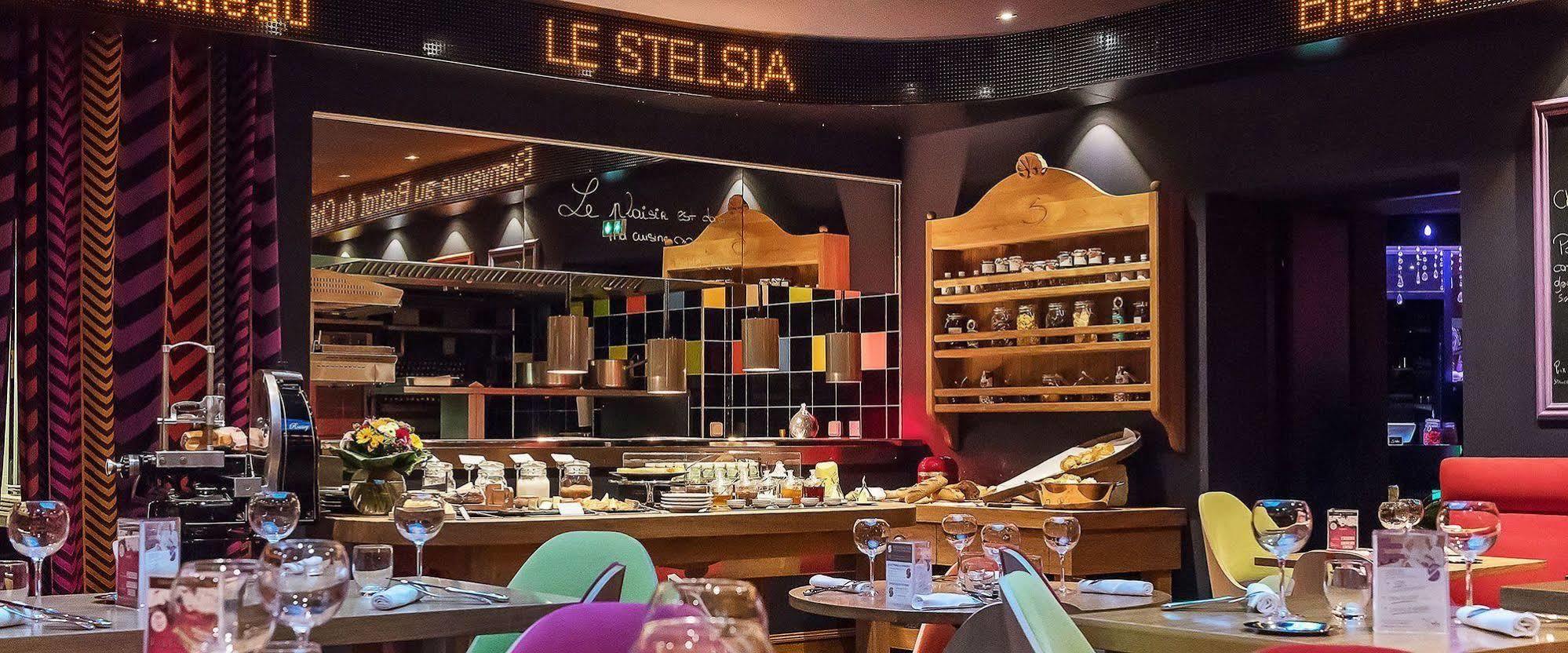 Le Stelsia Resort Saint-Sylvestre-sur-Lot Екстериор снимка